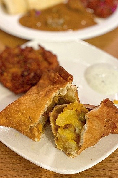 Vegetarian-3-Vegetarian-samosa-at-Preet2.jpg